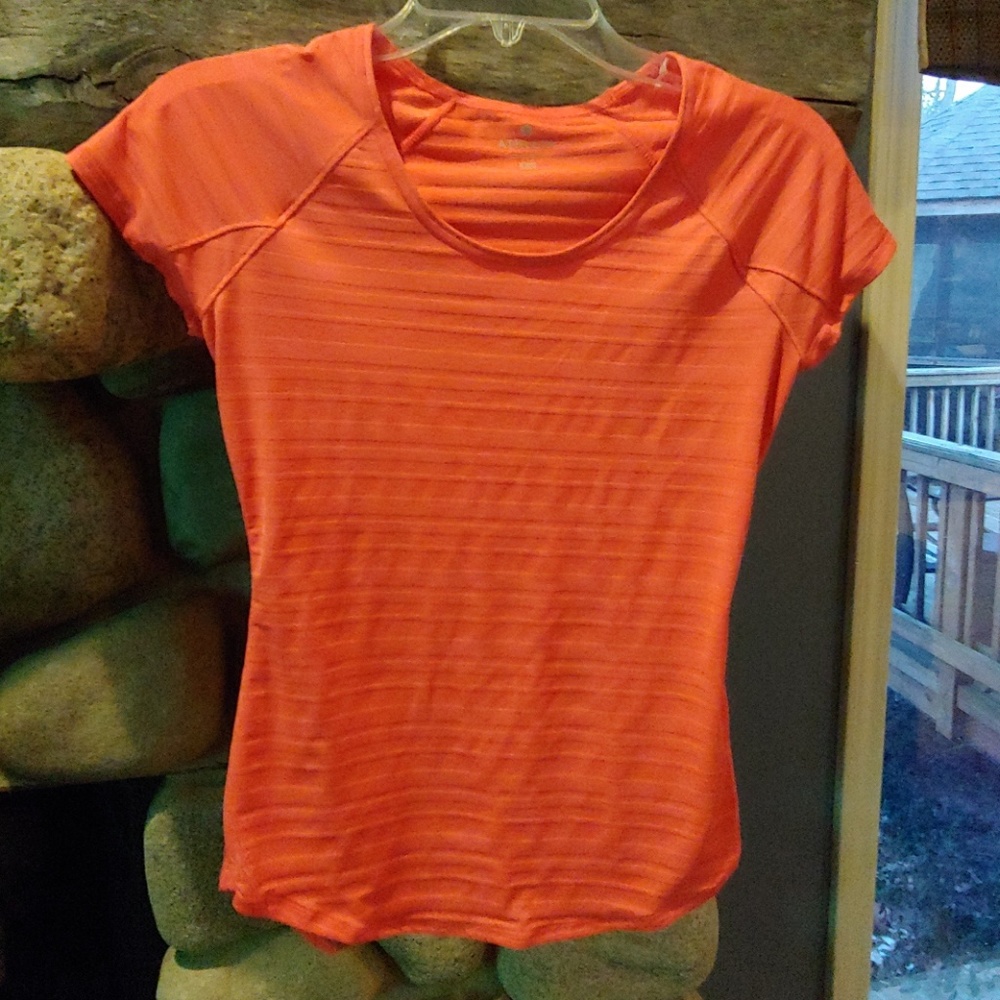 Athleta Short Sleeve T-Shirt
